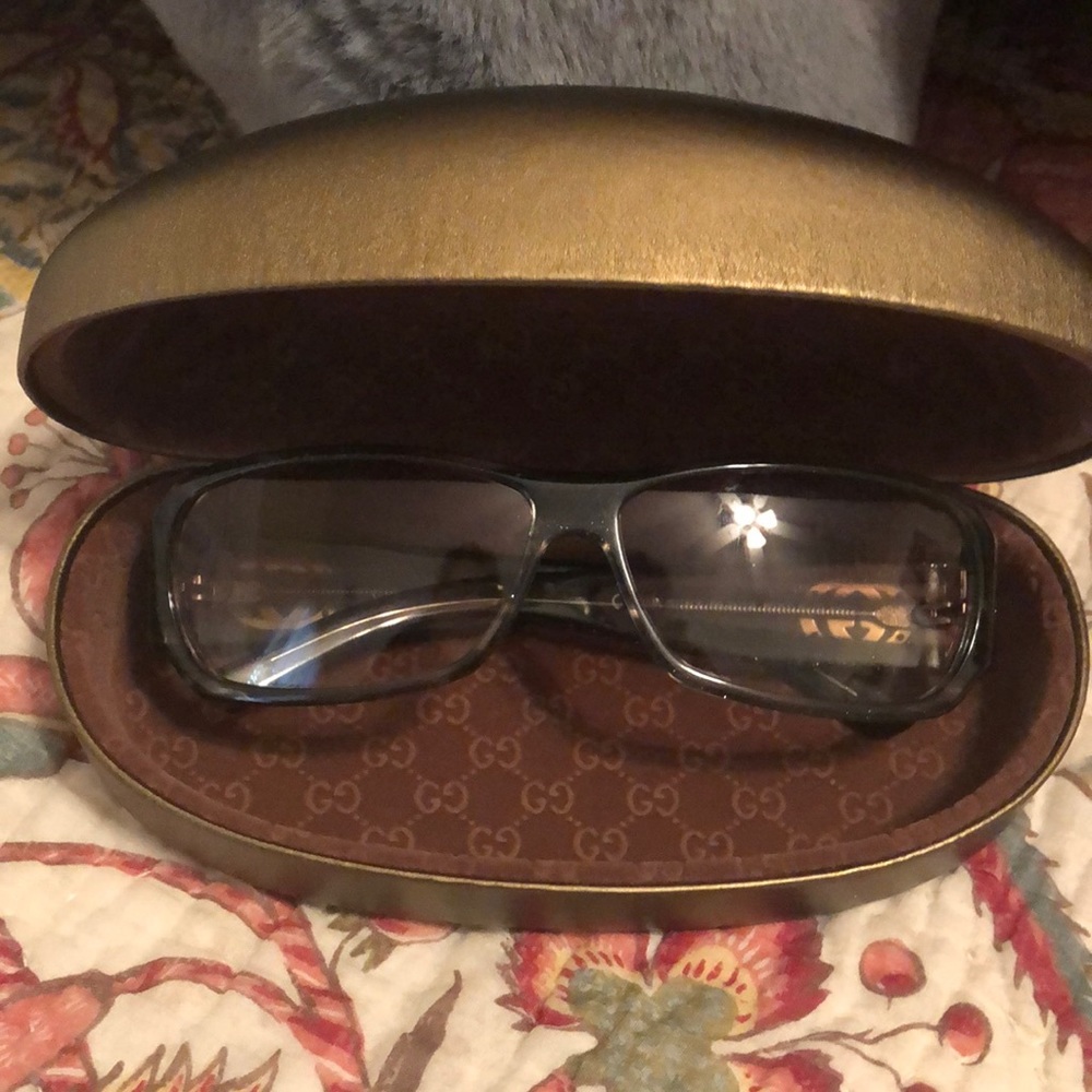 Never worn authentic Gucci sunglasses